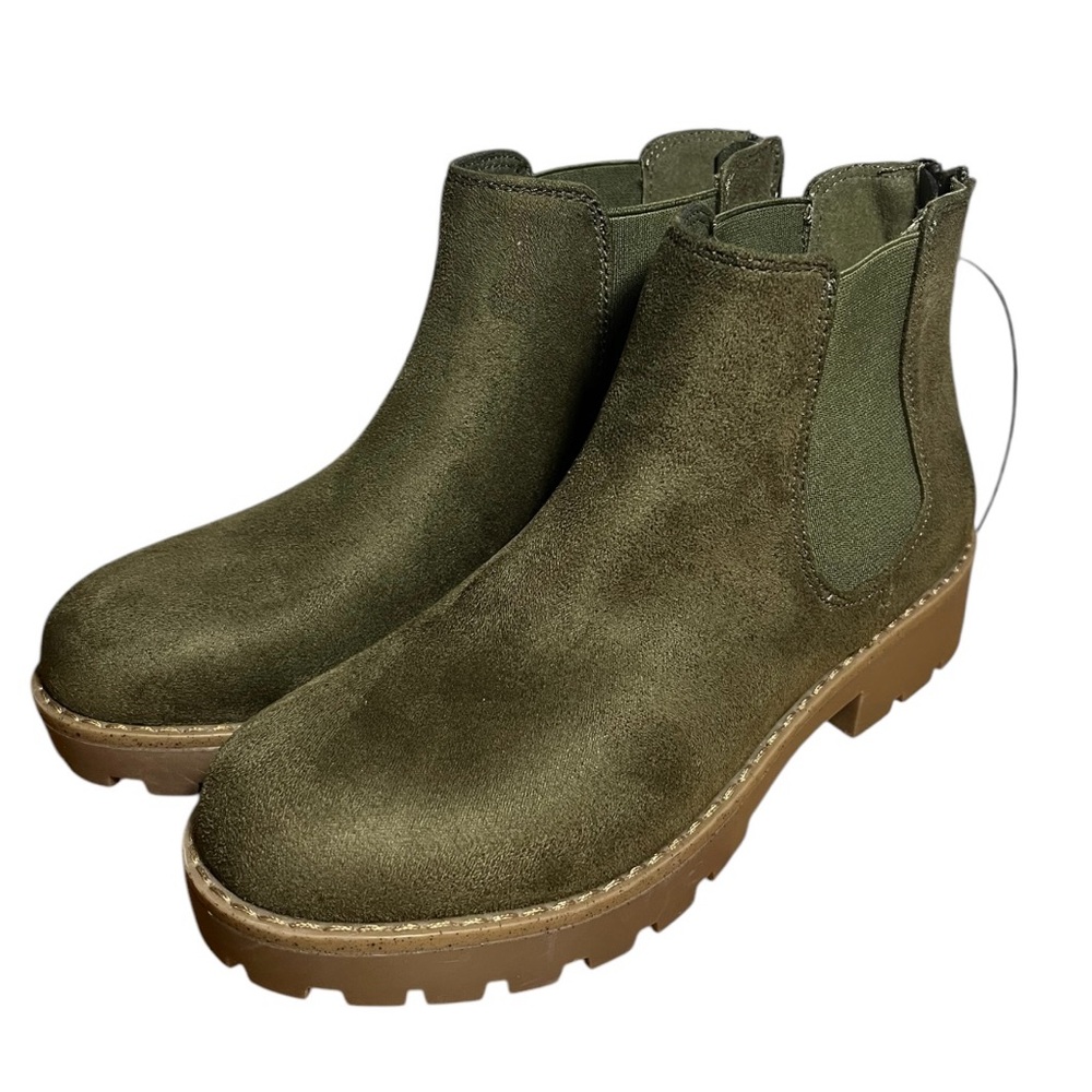 New Sprit Green Women’s Boots Sz 6